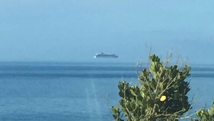 Barco flutuando? Entenda essa ilusão de óptica